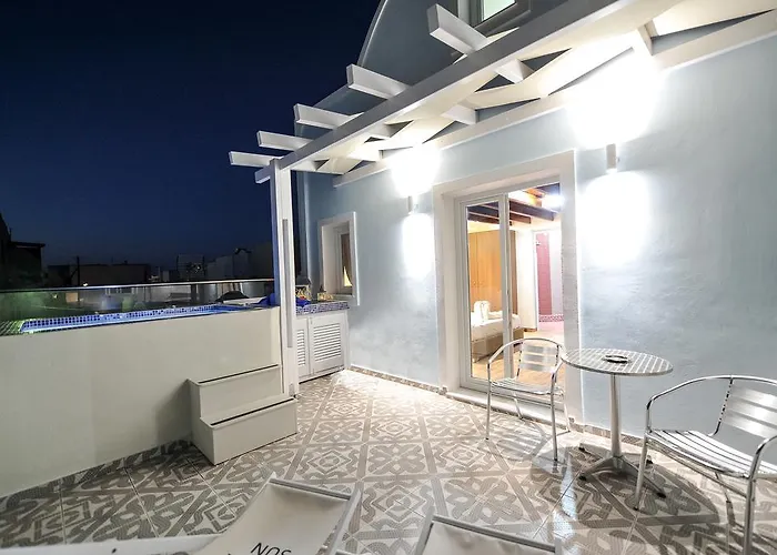 Asterolithos Apartment Fira (Santorini)